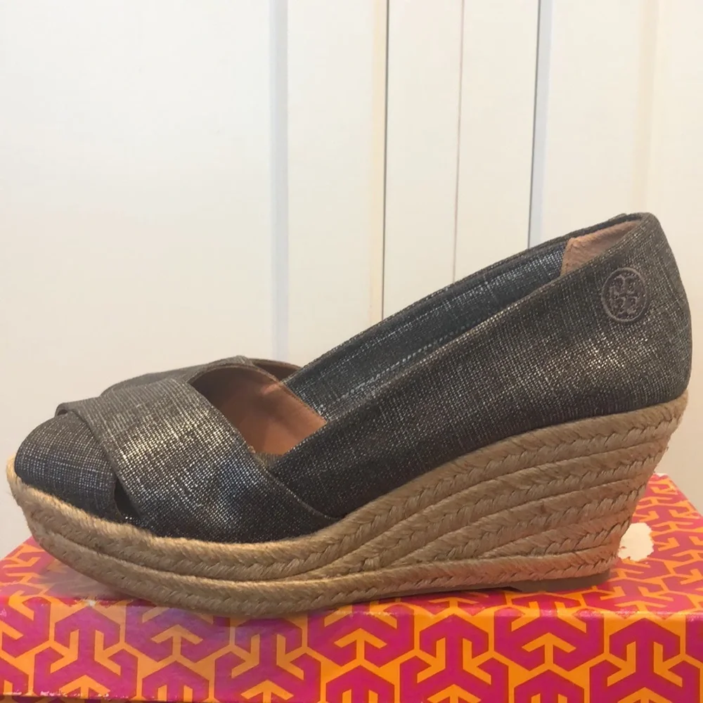 🎉🎉🎉NIB Tory Burch Filipa Wedge Pewter Silver 10.5/9.5